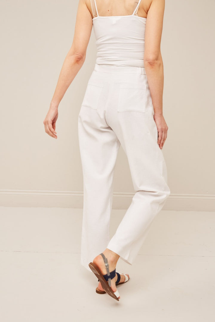 Lily Ella Collection white tailored pants, classic fit, high-waist design with pockets, paired with strappy sandals, chic women's fashion outfit.