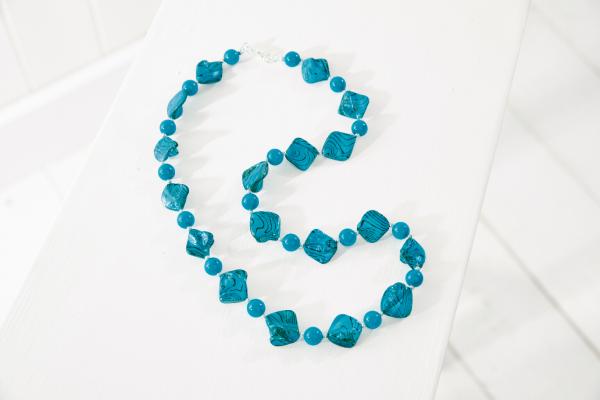 Lily Ella Collection turquoise bead necklace, stylish teal blue statement jewelry, elegant accessory for women's fashion