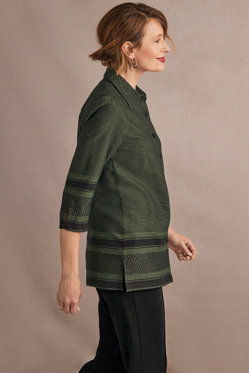 Lily Ella Collection green patterned tunic with collar and three-quarter sleeves, stylish women's autumn fashion, elegant casual top side view.